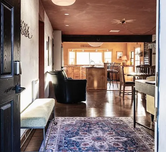 13 Acres Perfect For Groups! 3Br Sleeps 8-10 *