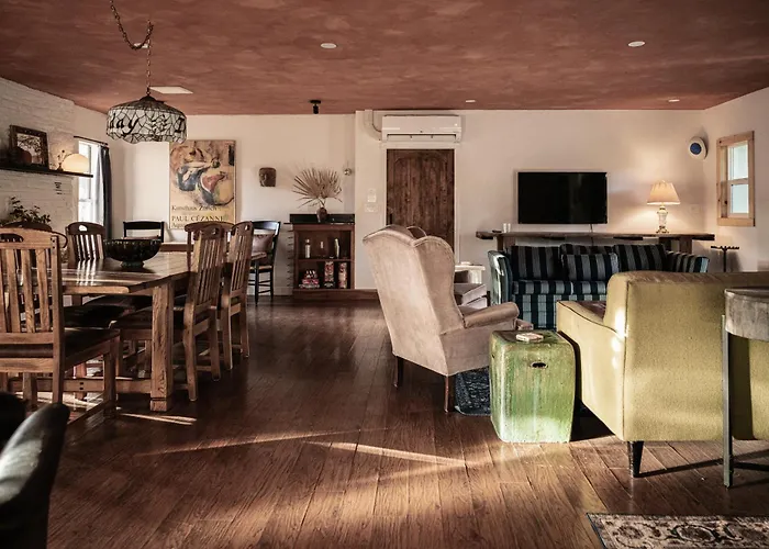 13 Acres Perfect For Groups! 3Br Sleeps 8-10 Holiday home