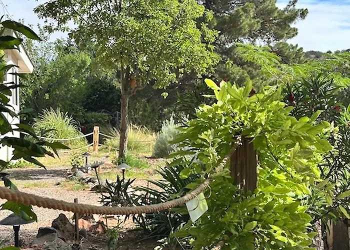 13 Acres Perfect For Groups! 3Br Sleeps 8-10 Holiday home *